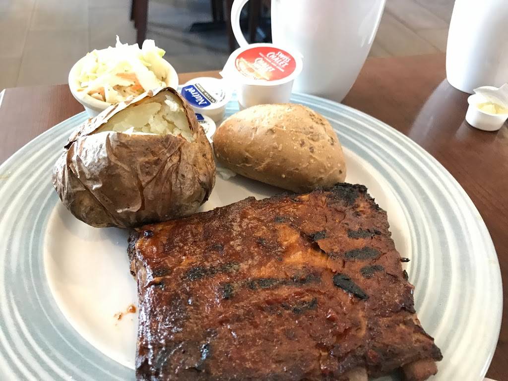 Swiss Chalet | restaurant | 28 First Commerce Dr Bldg. H, Aurora, ON L4G 0H5, Canada | 9058418558 OR +1 905-841-8558