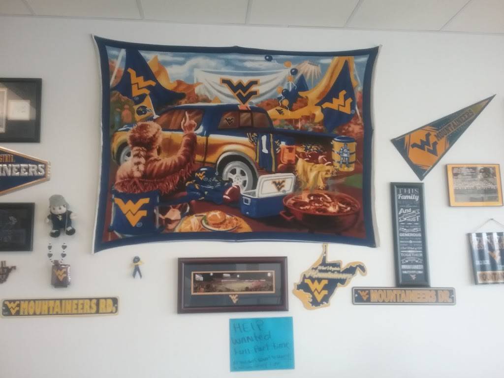 Wright Dawgs | restaurant | 1228 Country Club Rd, Fairmont, WV 26554, USA | 3043680834 OR +1 304-368-0834