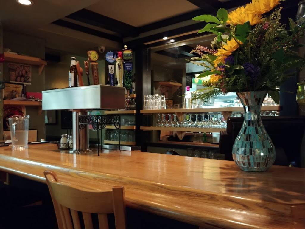 Ghiringhellis Pizzeria | restaurant | 45 Broadway, Fairfax, CA 94930, USA | 4154537472 OR +1 415-453-7472