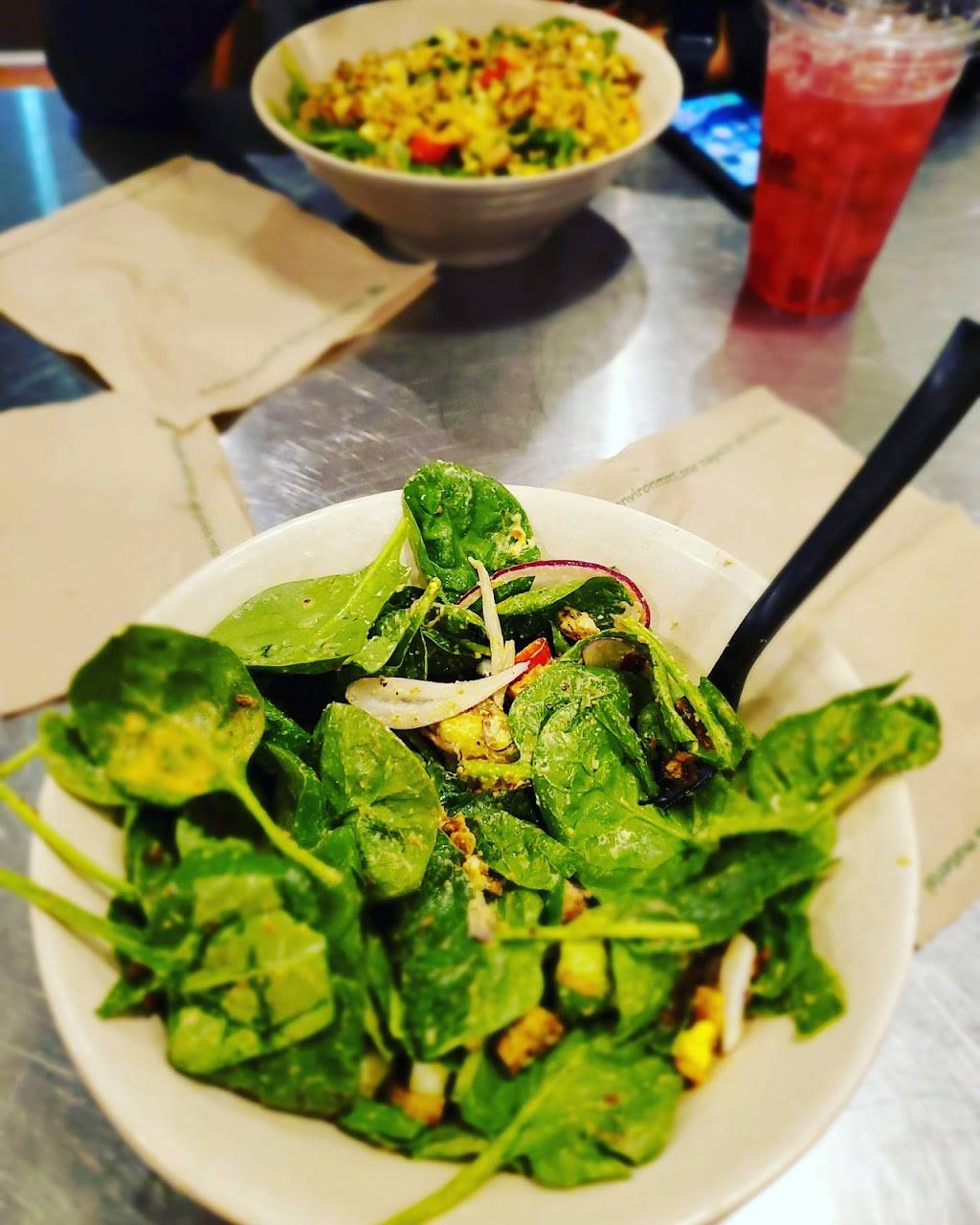 MAD Greens - Arrowhead | restaurant | 16955 N 75th Ave #100, Peoria, AZ 85382, USA | 6235225233 OR +1 623-522-5233