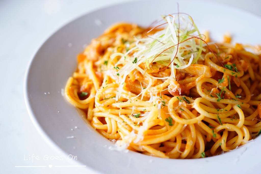 Cafe De Paris | restaurant | 4527 Campus Dr, Irvine, CA 92612, USA | 9493333951 OR +1 949-333-3951