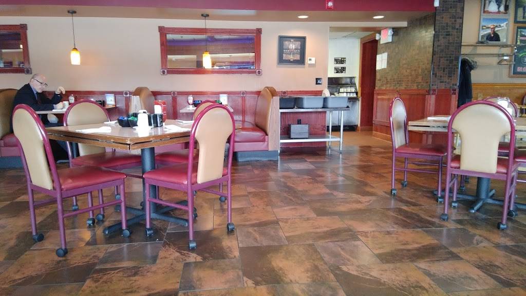 Family House Restaurant & Sports Bar | restaurant | 312 Kennedy Dr, Bradley, IL 60915, USA | 8159361160 OR +1 815-936-1160