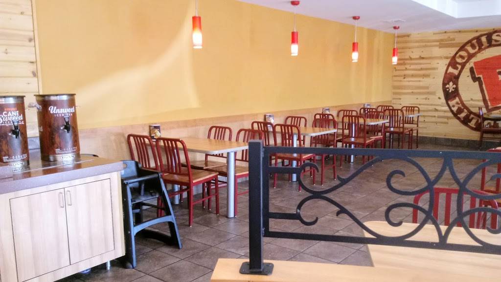 Popeyes Louisiana Kitchen | restaurant | 420 N Valley Mills Dr, Waco, TX 76710, USA | 2546332300 OR +1 254-633-2300