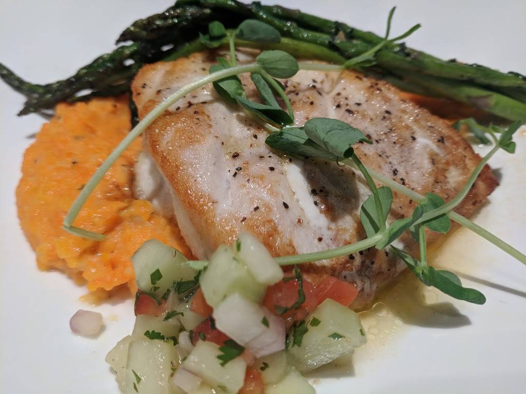 Garlic Steak & Seafood | restaurant | 907 Main St #101, Stroudsburg, PA 18360, USA | 5704766555 OR +1 570-476-6555