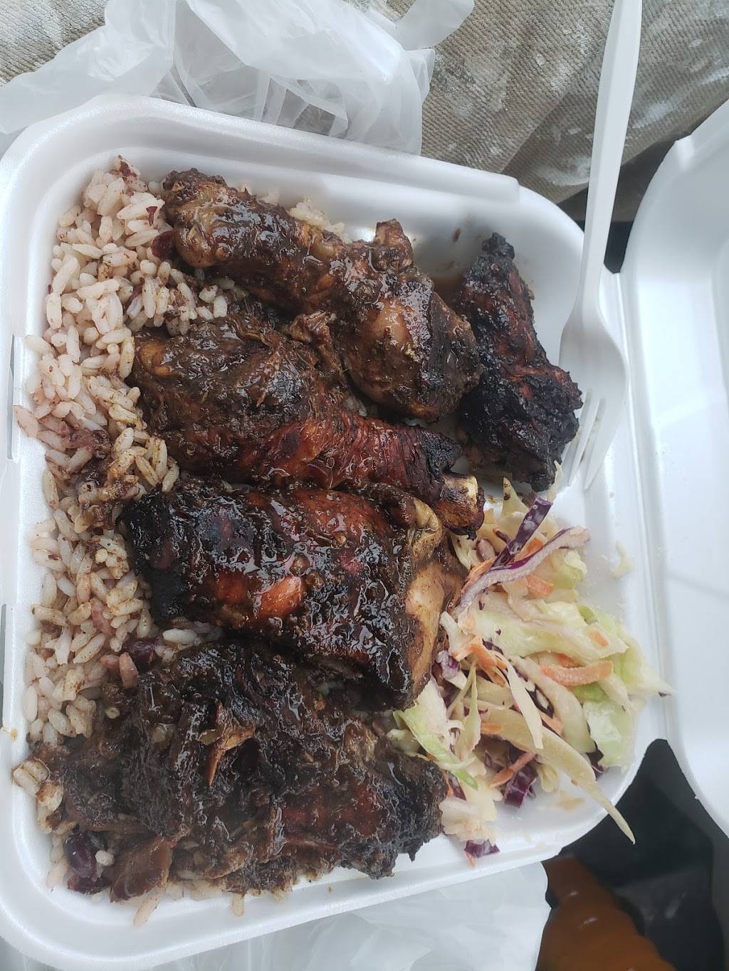 Jjs Caribbean Cuisine | restaurant | 110 Little Ave, Barrie, ON L4N 4K8, Canada | 7052523128 OR +1 705-252-3128