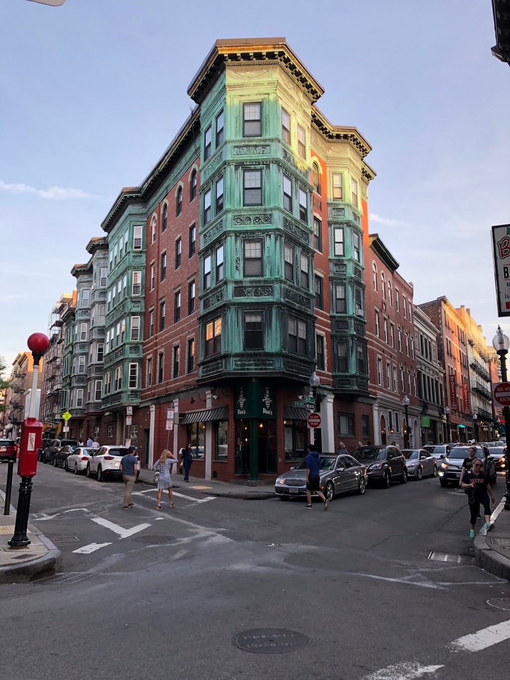 Dinos Cafe | restaurant | 141 Salem St, Boston, MA 02113, USA | 6172271991 OR +1 617-227-1991