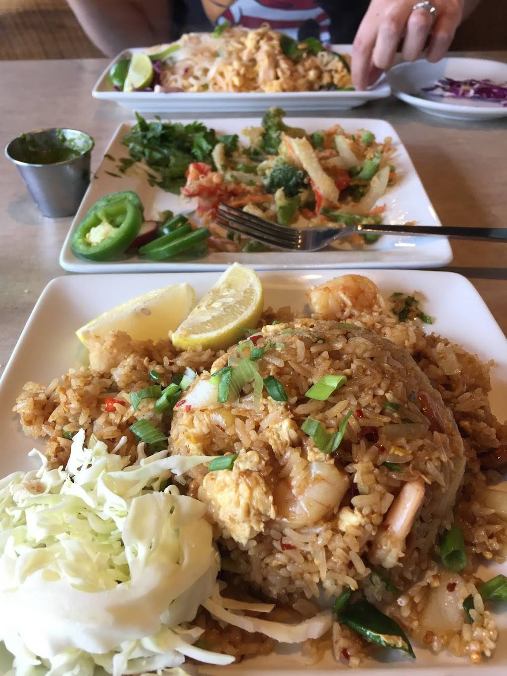 Lulus Thai Noodle Shop | restaurant | 2701 W 47th Ave, Westwood, KS 66205, USA | 9136775858 OR +1 913-677-5858