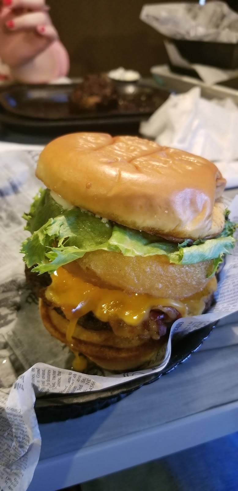 Branns Steakhouse & Grille | restaurant | 4157 Division Ave S, Wyoming, MI 49548, USA | 6165345421 OR +1 616-534-5421