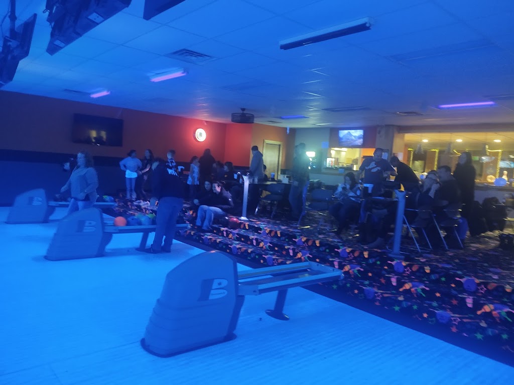 Hillcrest Lanes | restaurant | 420 E State St, Belding, MI 48809, USA | 6167942020 OR +1 616-794-2020