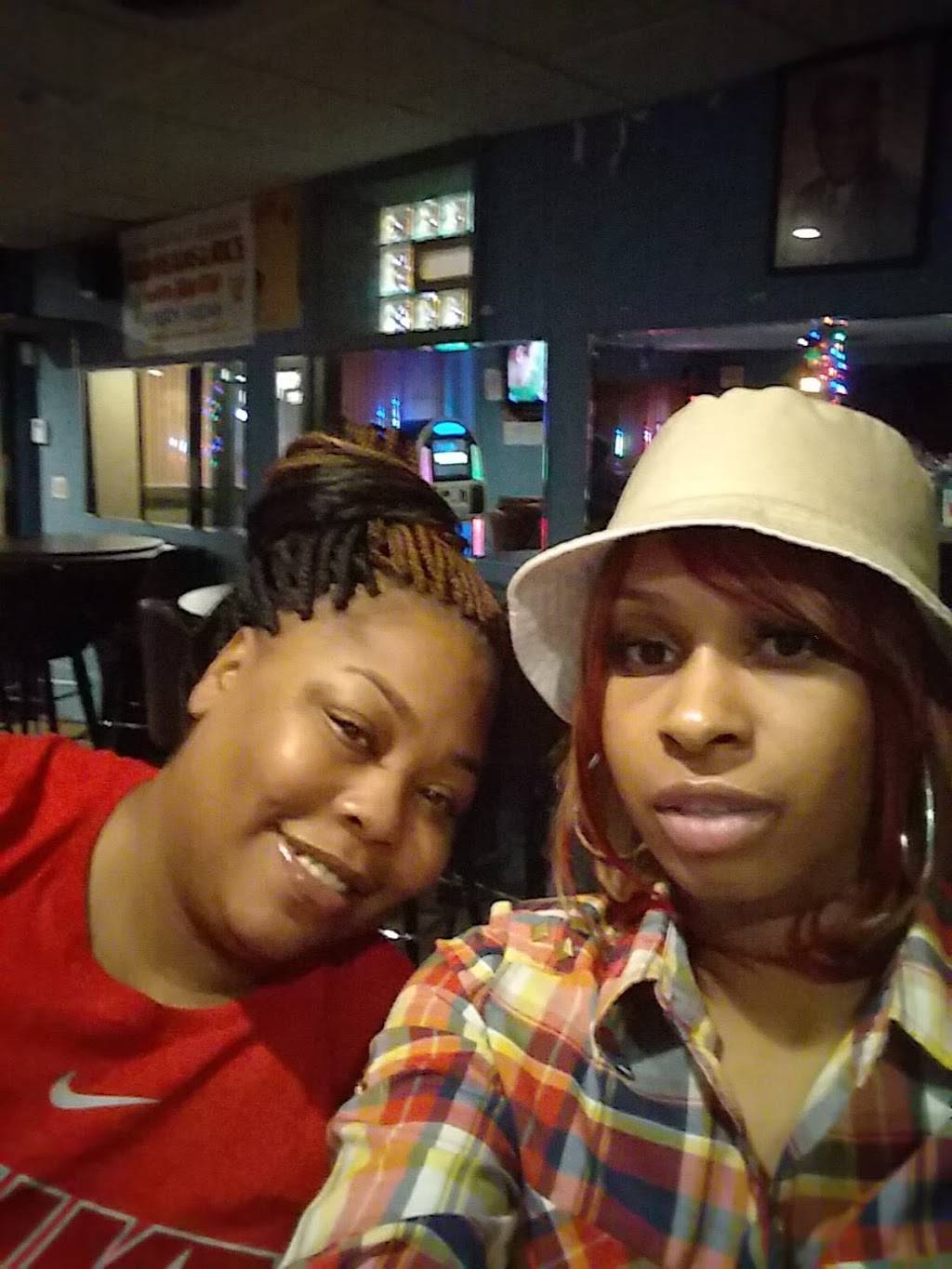 White Castle | restaurant | 6646 S Halsted St, Chicago, IL 60621, USA | 7738731855 OR +1 773-873-1855