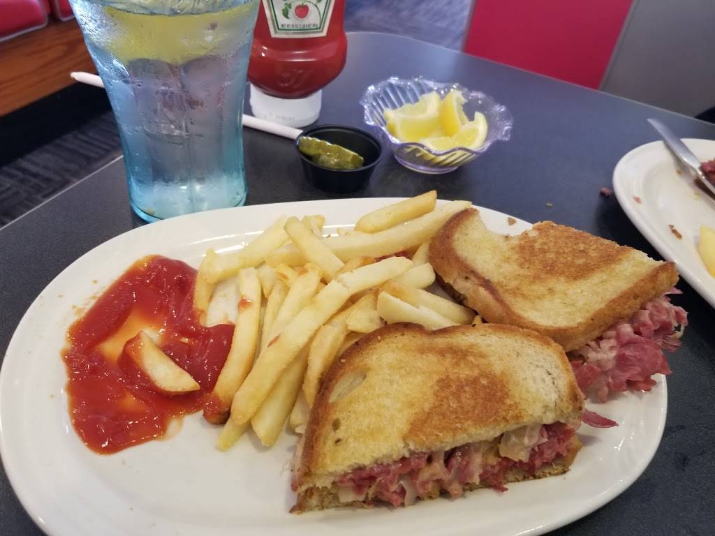 Friendlys | restaurant | W Rte 70, Marlton, NJ 08053, USA | 8565968286 OR +1 856-596-8286