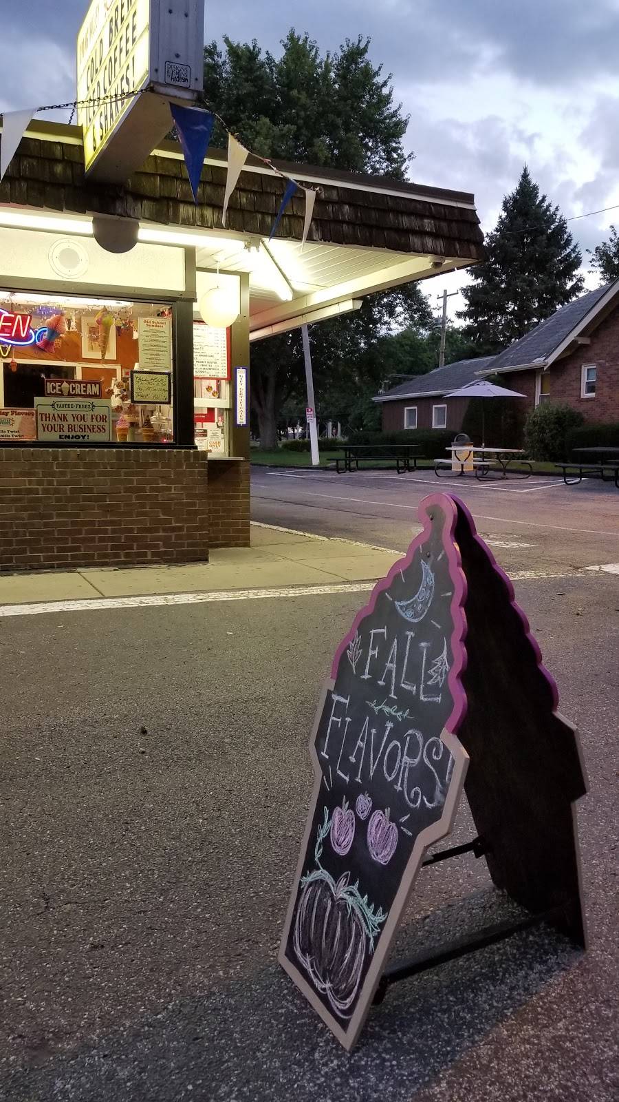 Tastee Freez | restaurant | 309 E Dakota St, Spring Valley, IL 61362, USA | 8156642736 OR +1 815-664-2736