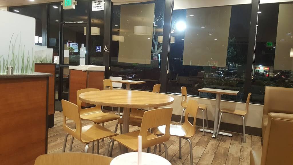 Wendys | restaurant | 1737 17th St, Santa Ana, CA 92705, USA | 7148340562 OR +1 714-834-0562