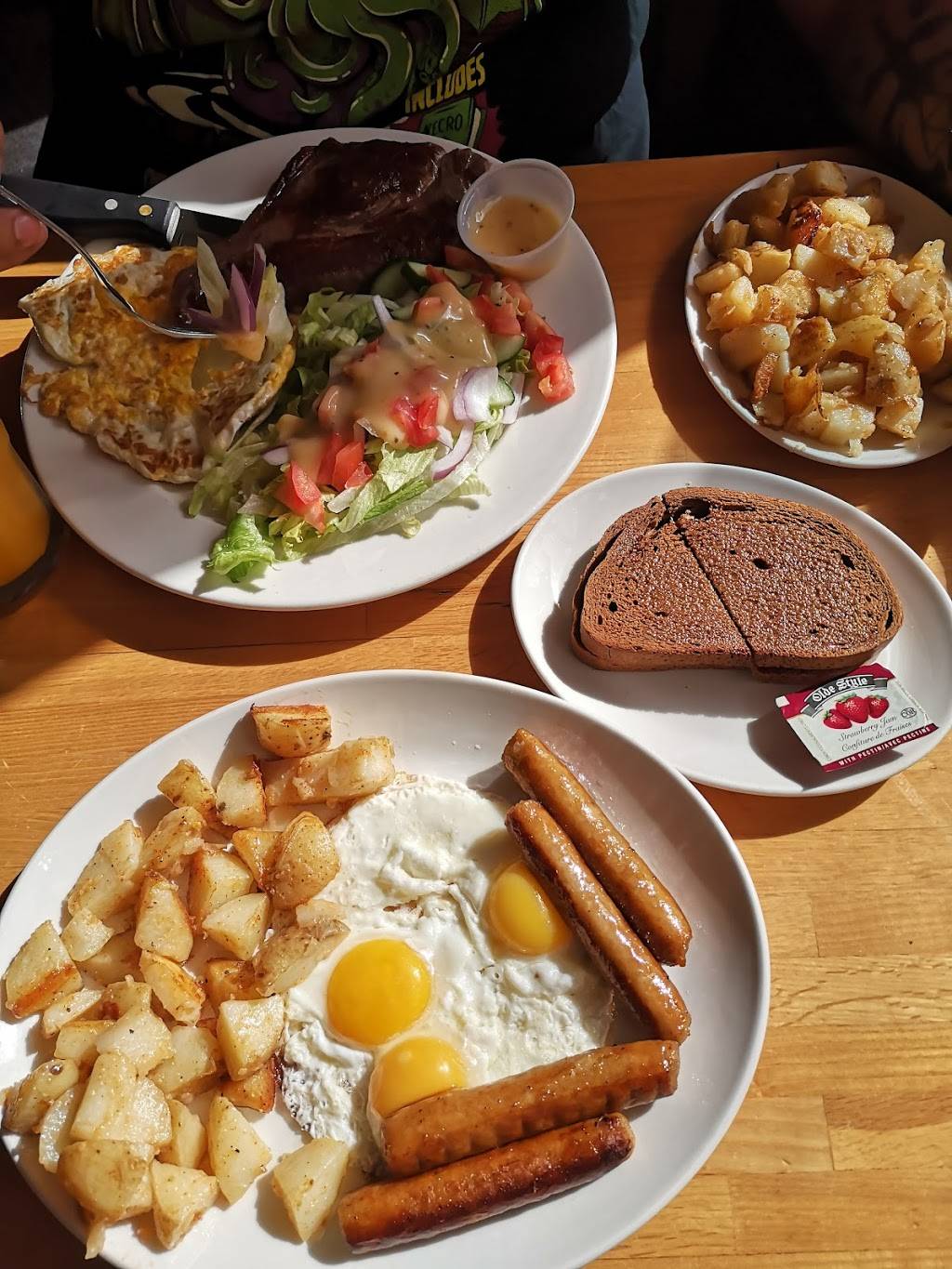 Sunset Grill | restaurant | 1602 Danforth Ave, Toronto, ON M4C 1H6, Canada | 4164660648 OR +1 416-466-0648