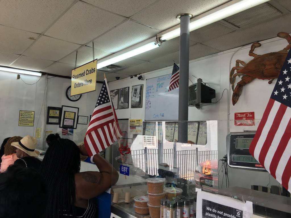 Blue Point Crab House | restaurant | 235 N Montford Ave, Baltimore, MD 21224, USA | 4106750949 OR +1 410-675-0949