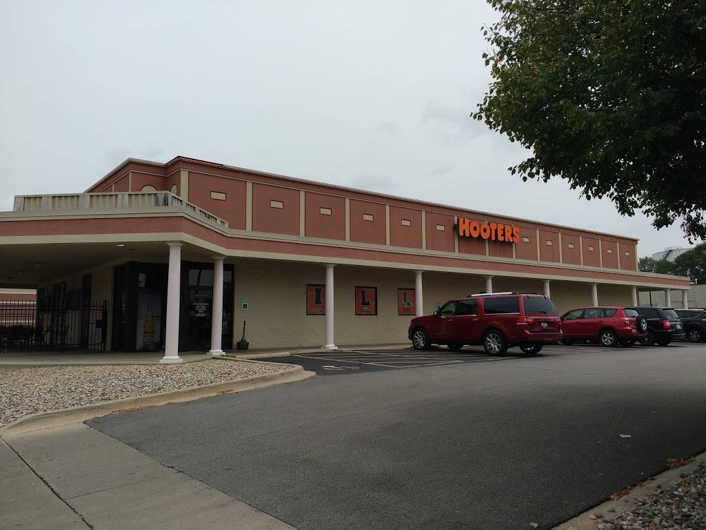 Hooters | restaurant | 1706 S State St, Champaign, IL 61820, USA | 2173557682 OR +1 217-355-7682