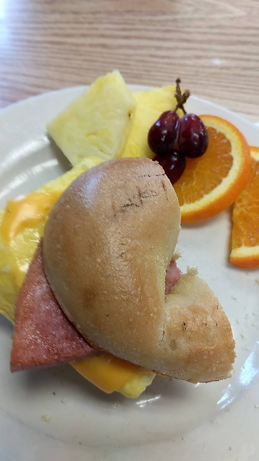 Phil-Bs Cafe | restaurant | 908 Roosevelt Rd, Valparaiso, IN 46385, USA | 2195483100 OR +1 219-548-3100