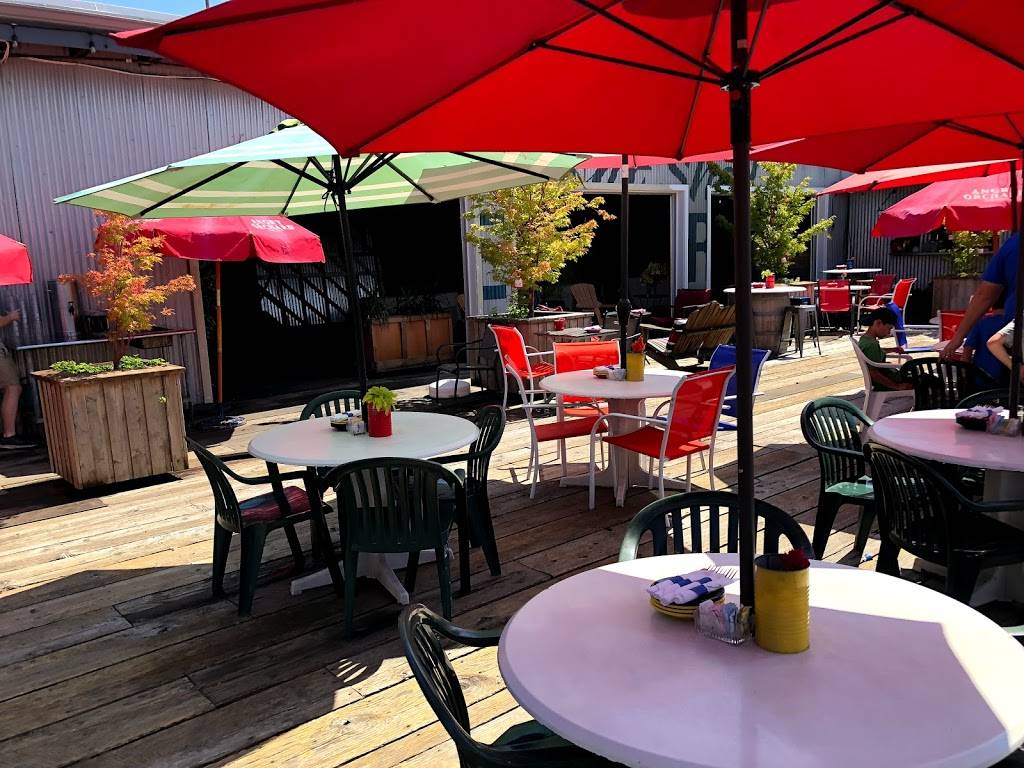 Boat Shed Restaurant | restaurant | 101 Shore Dr, Bremerton, WA 98310, USA | 3603772600 OR +1 360-377-2600