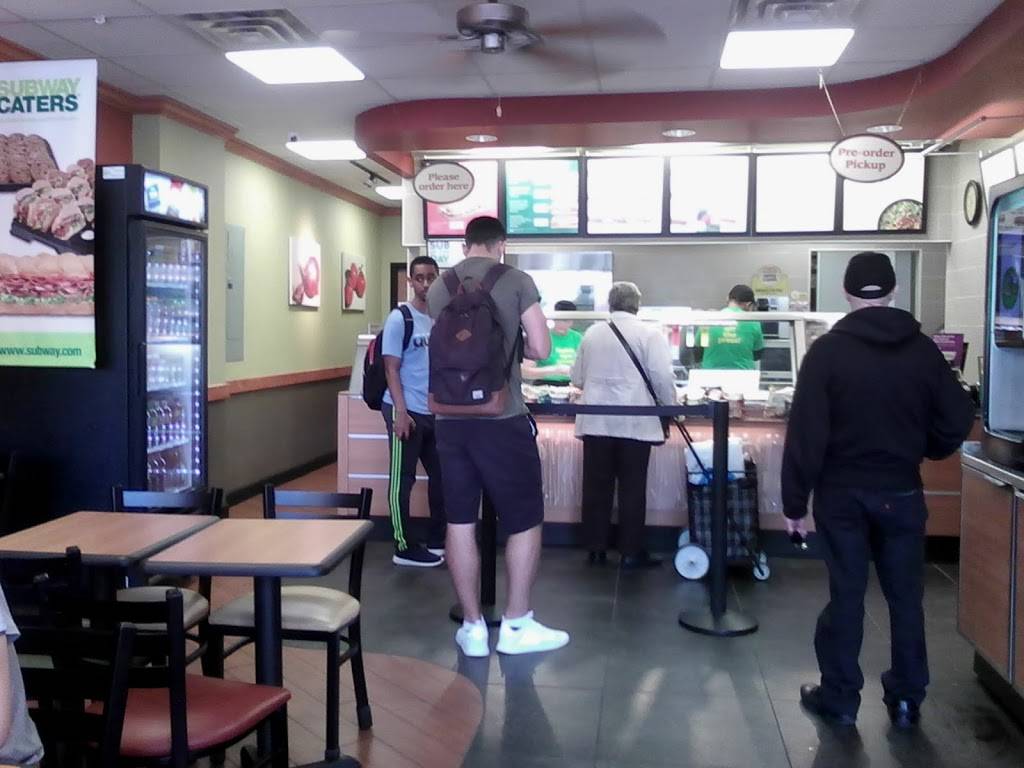 Subway | restaurant | 1395 Queen St W Main Floor, Toronto, ON M6K 1M3, Canada | 6473408101 OR +1 647-340-8101