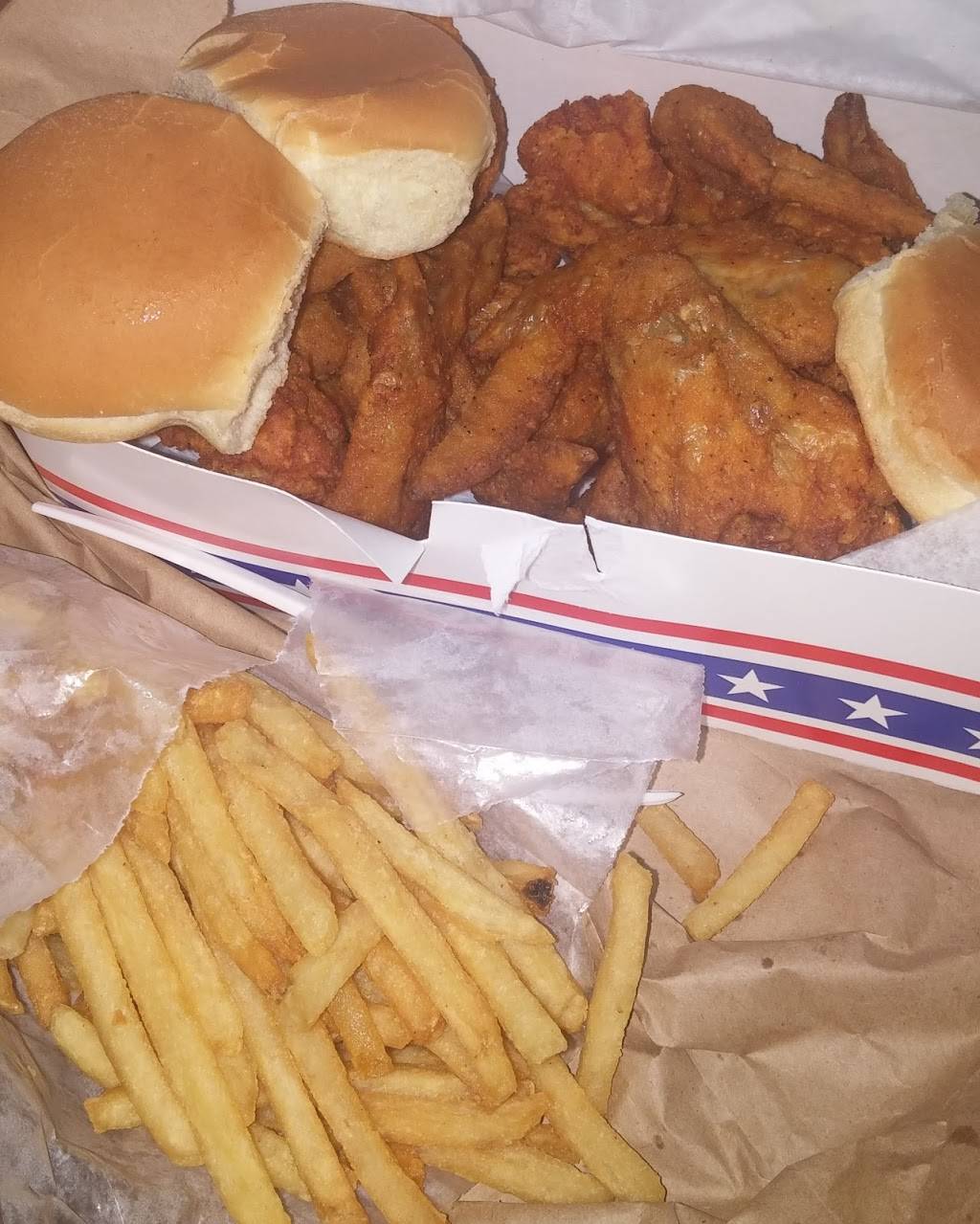 Captains Fried Chicken | meal takeaway | 39 Madison St A, New York, NY 10038, USA | 2125870281 OR +1 212-587-0281