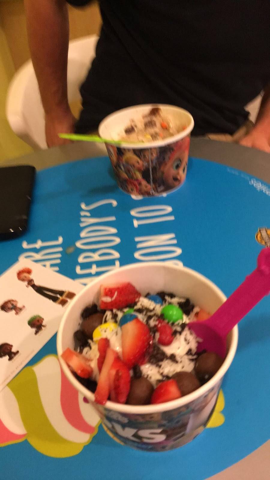 Menchies Frozen Yogurt | bakery | 5607 W Friendly Ave, Greensboro, NC 27410, USA | 3362859587 OR +1 336-285-9587