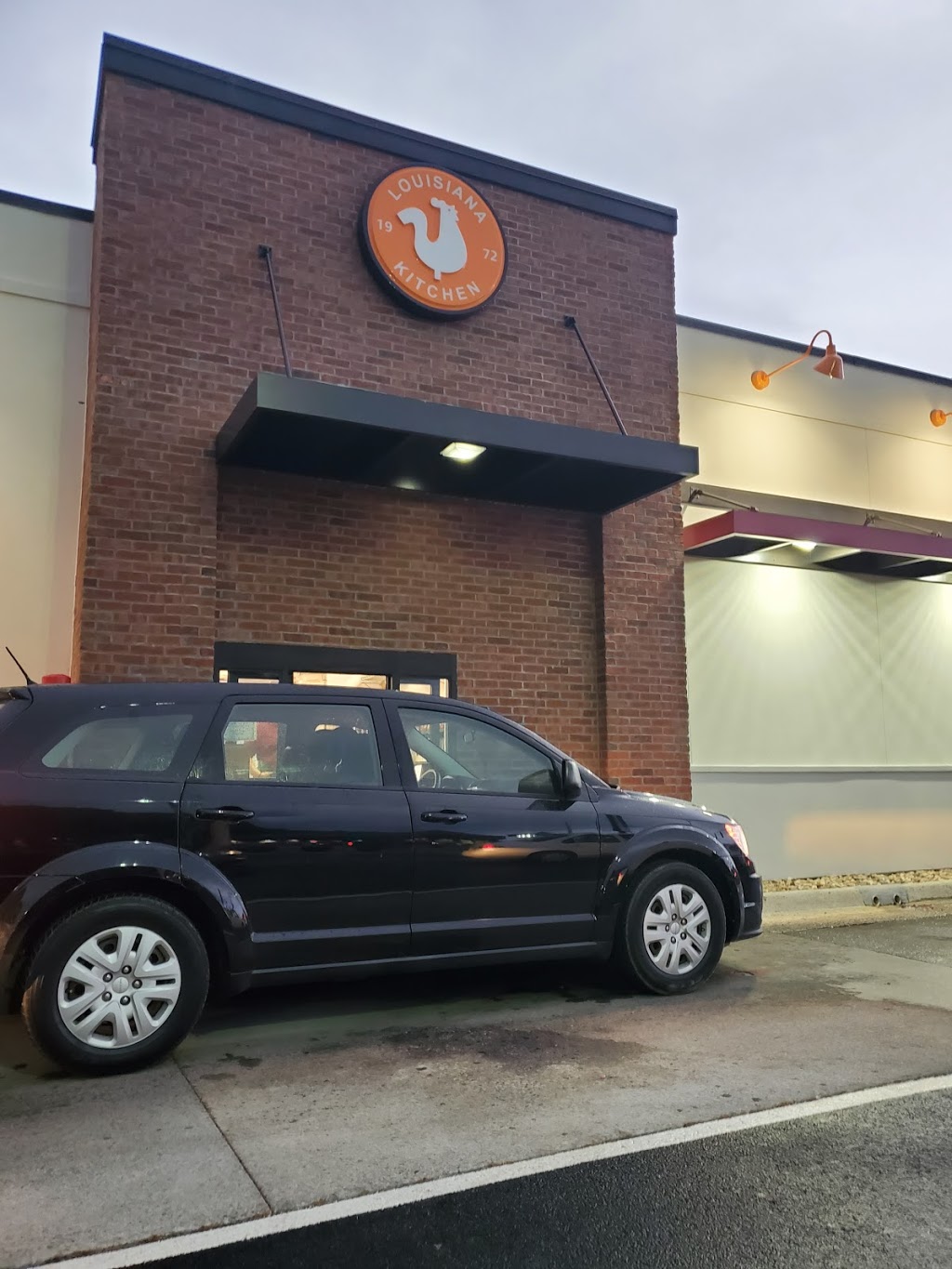 Popeyes Louisiana Kitchen | restaurant | 2802 Candlers Mountain Rd, Lynchburg, VA 24502, USA | 4344392569 OR +1 434-439-2569