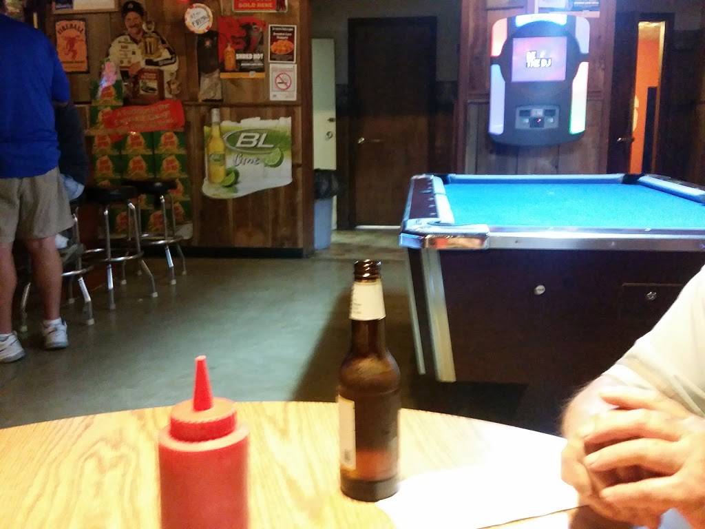 Garfields Bar & Grill | restaurant | 112 E Garfield Ave, Cissna Park, IL 60924, USA | 8154572419 OR +1 815-457-2419