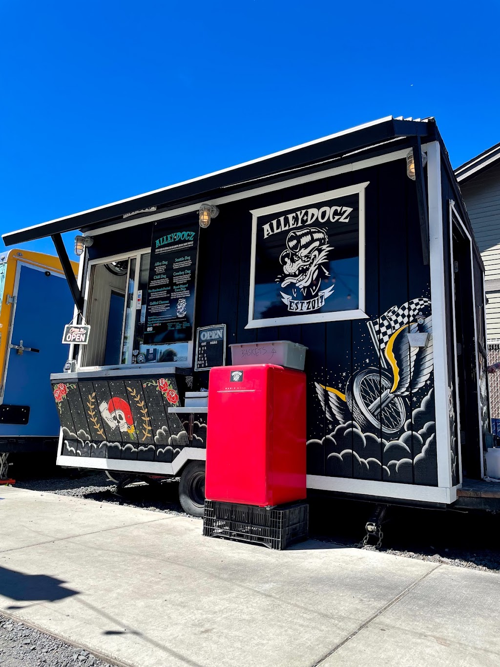 Alley Dogz | restaurant | 1661 NE 4th St, Bend, OR 97701, USA | 5414103015 OR +1 541-410-3015