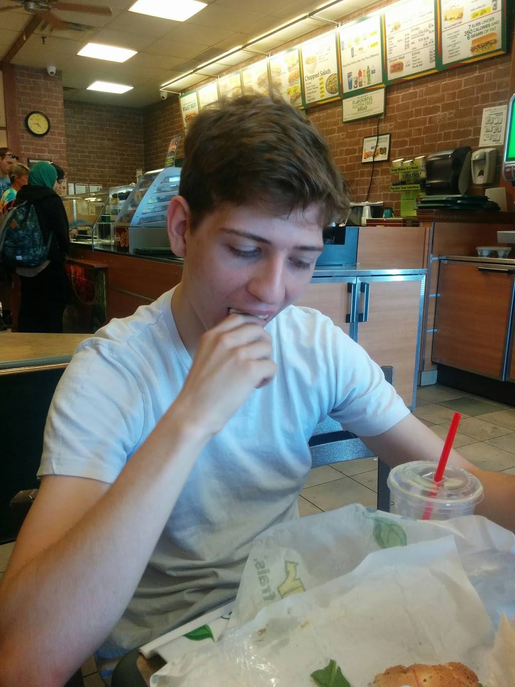 Subway | meal takeaway | Southgate Shopping Centre, 2515 Bank St Unit 7, Ottawa, ON K1V 8R9, Canada | 6135265403 OR +1 613-526-5403