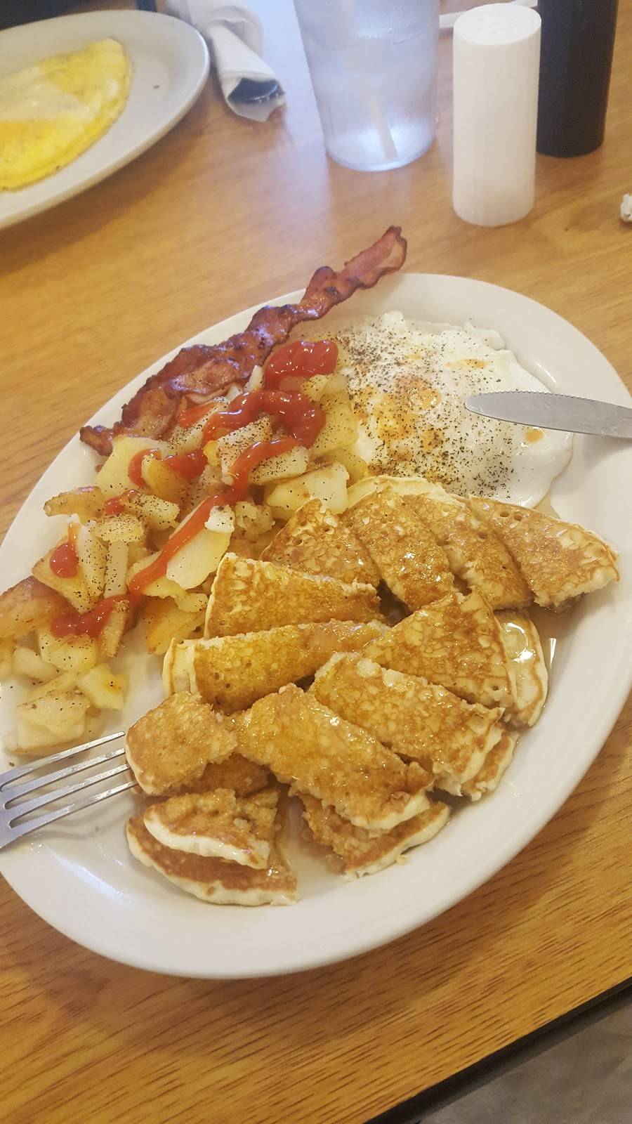 Jeanies Redwood Restaurant | restaurant | 2813 Washington Blvd, Belpre, OH 45714, USA | 7404237745 OR +1 740-423-7745