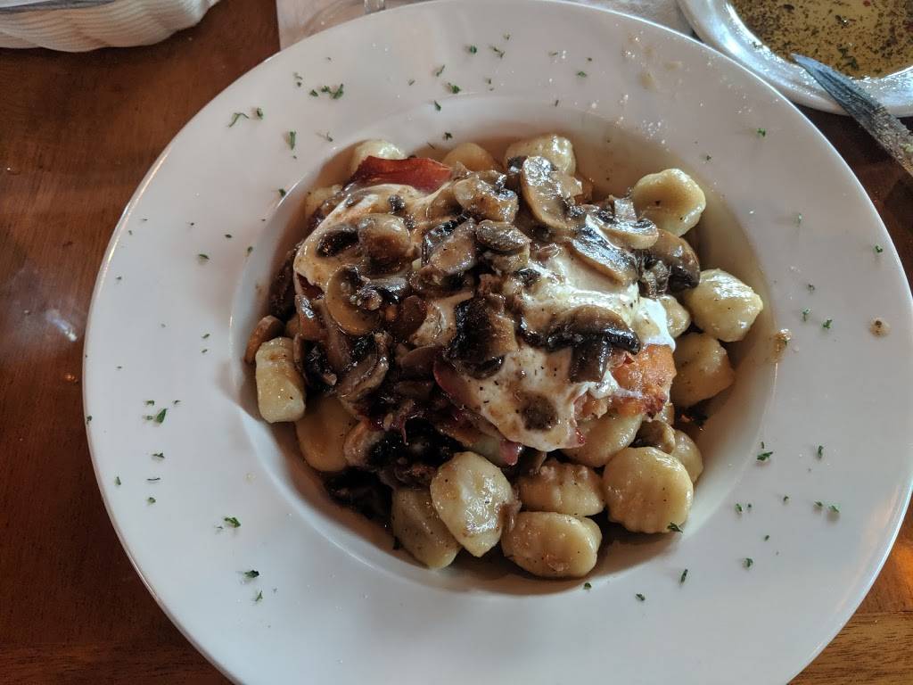 Sabatinos North Italian Restaurant | restaurant | 1 E Broadway, Derry, NH 03038, USA | 6034327999 OR +1 603-432-7999