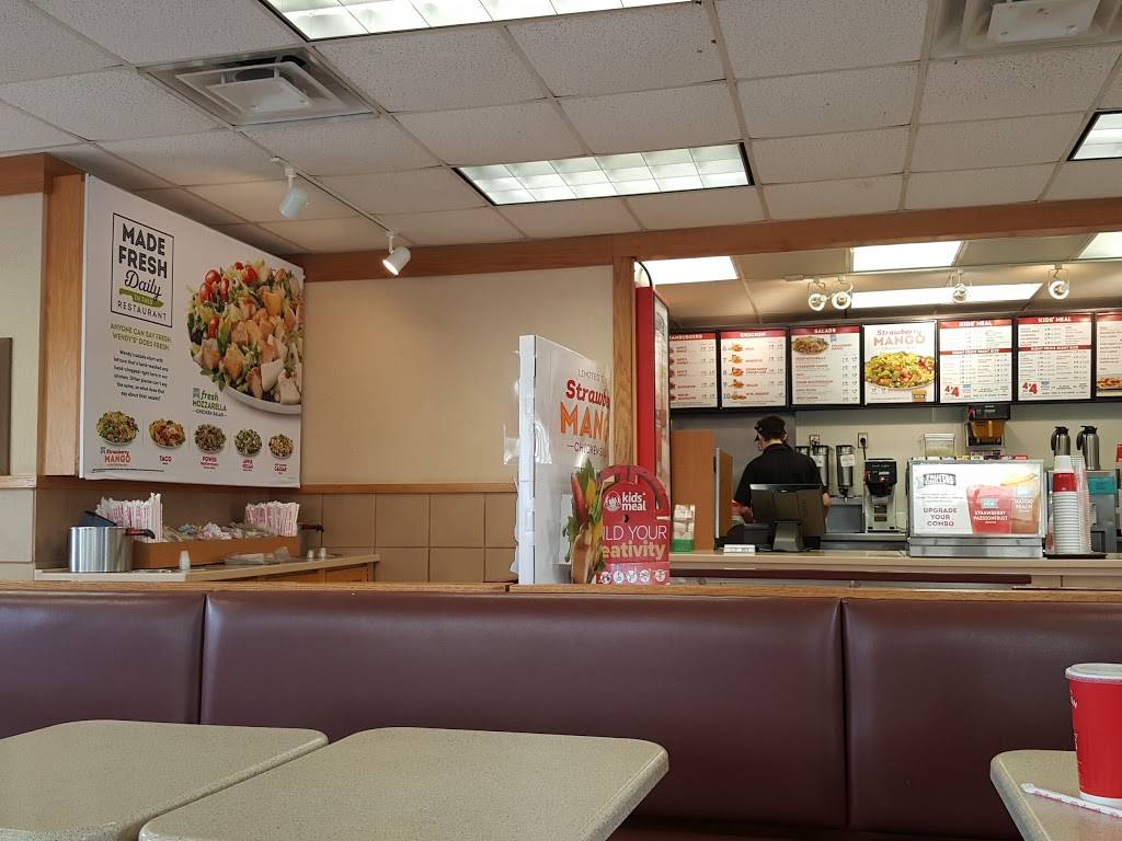 Wendys | restaurant | 1242 S Main St, Boerne, TX 78006, USA | 8308163037 OR +1 830-816-3037