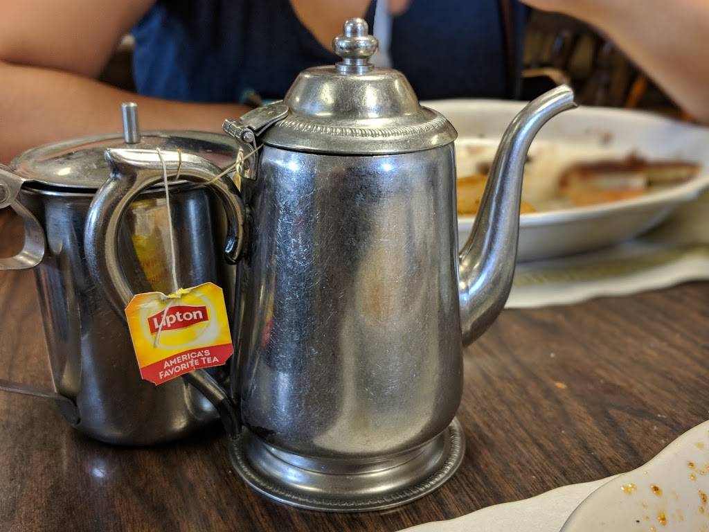 Cals Corner | restaurant | 1538 Smith St, North Providence, RI 02911, USA | 4013530443 OR +1 401-353-0443