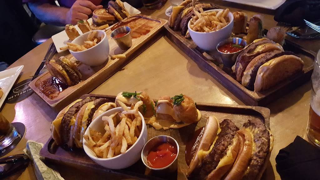 Nevermind Awesome Bar and The Hop | restaurant | 927 Cape Coral Pkwy E, Cape Coral, FL 33904, USA | 2399943062 OR +1 239-994-3062