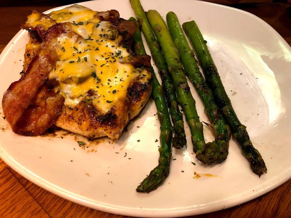 Outback Steakhouse | restaurant | 8145 Point Meadows Way, Jacksonville, FL 32256, USA | 9043633839 OR +1 904-363-3839