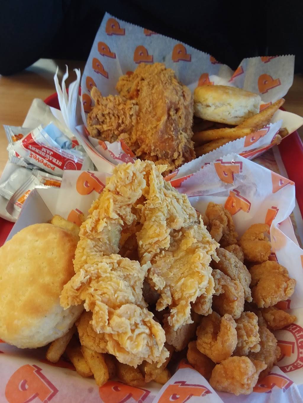 Popeyes Louisiana Kitchen | restaurant | 8100 Manchester Rd, Brentwood, MO 63144, USA | 3146461737 OR +1 314-646-1737