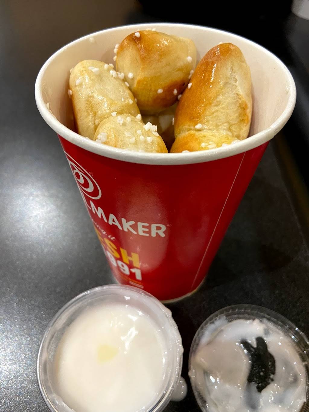 Pretzelmaker | restaurant | 4101 W Division St, St Cloud, MN 56301, USA | 3202512553 OR +1 320-251-2553