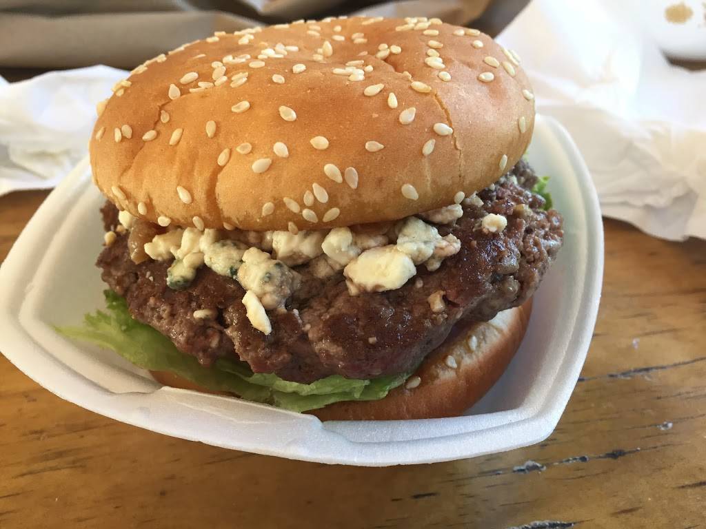 Albatross Drive-In | restaurant | 777 Main Rd, Washington, WI 54246, USA | 9208472203 OR +1 920-847-2203