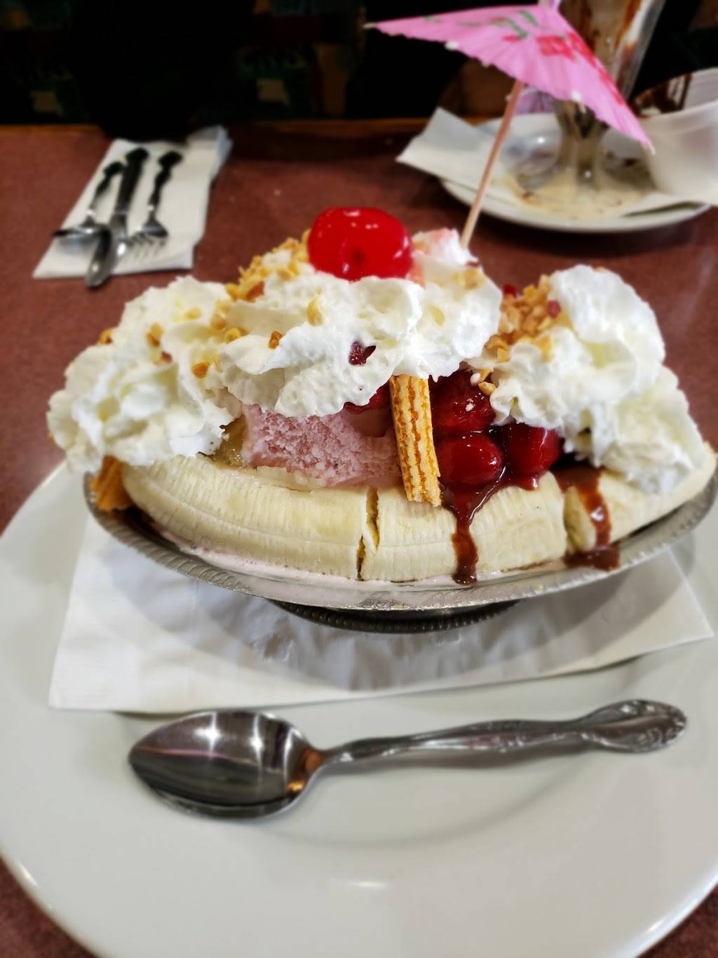 Buffalo Restaurant & Ice Cream Parlor | restaurant | 1180 W Lake Cook Rd, Buffalo Grove, IL 60089, USA | 8478081120 OR +1 847-808-1120