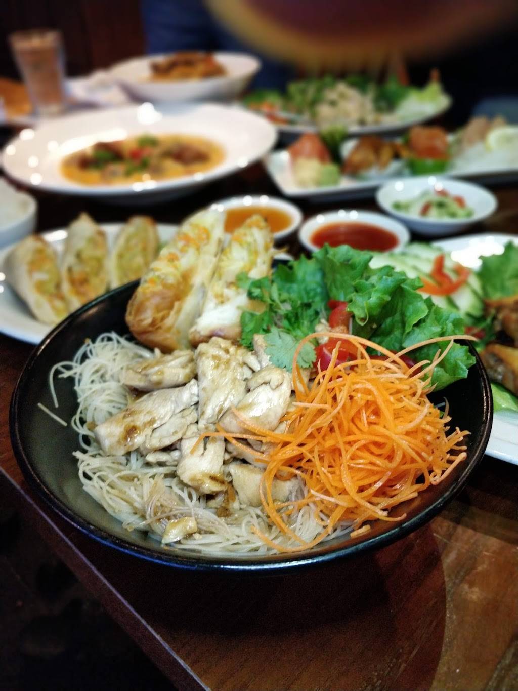 Amarit Thai and Sushi | restaurant | 600 S Dearborn St, Chicago, IL 60605, USA | 3129391179 OR +1 312-939-1179