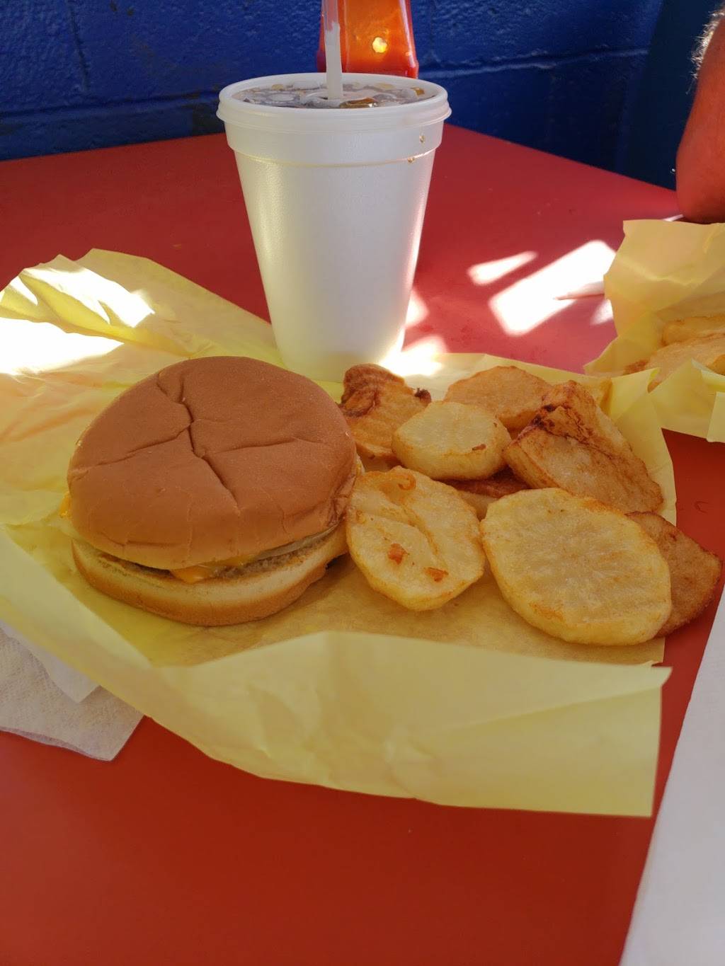 Burger Box | restaurant | 81201 Indio Blvd, Indio, CA 92201, USA | 7603426631 OR +1 760-342-6631