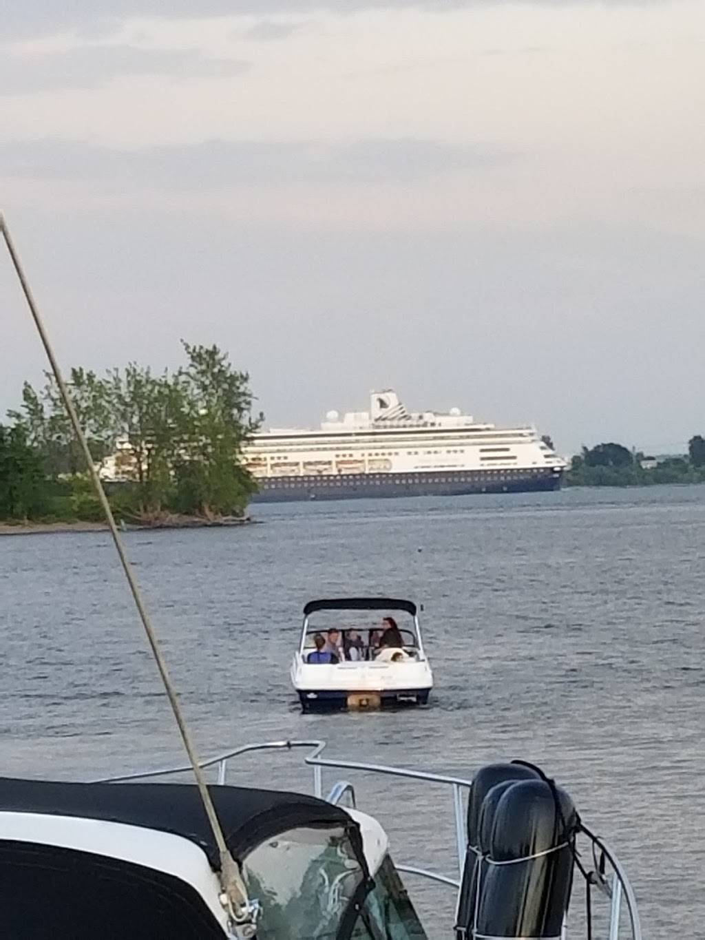 Royal Pizza - Laurentides | restaurant | 636 Chemin de Ste Anne des Lacs, Sainte-Anne-des-Lacs, QC J0R 1B0, Canada | 4506430090 OR +1 450-643-0090