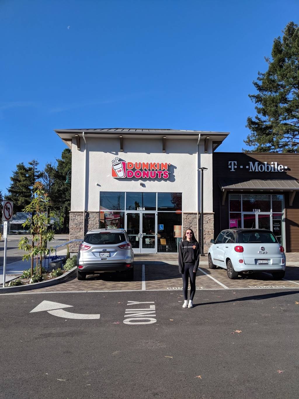 Dunkin | cafe | 1314 Ocean St, Santa Cruz, CA 95060, USA | 8312014979 OR +1 831-201-4979