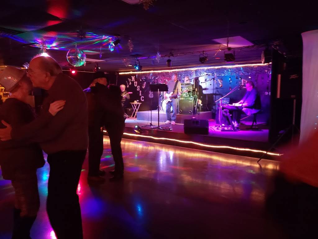 Orioles Nest Social Club | restaurant | 3010 S Main St, Middletown, OH 45044, USA | 5134246879 OR +1 513-424-6879