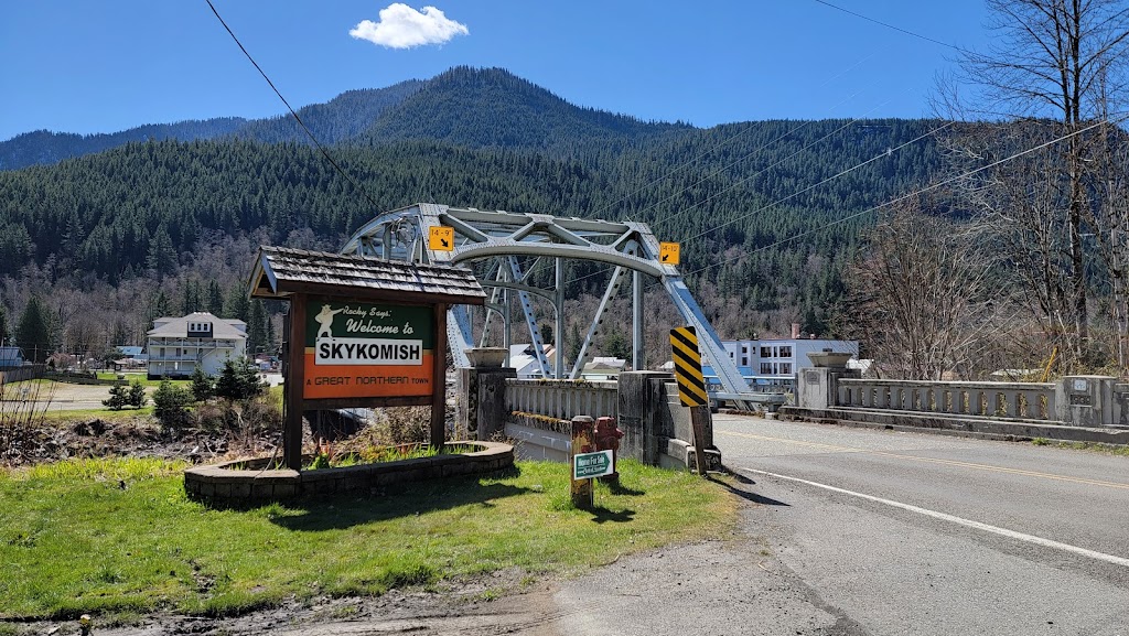 Cascadia Cafe | restaurant | 210 E Railroad Ave, Skykomish, WA 98288, USA | 3606772569 OR +1 360-677-2569