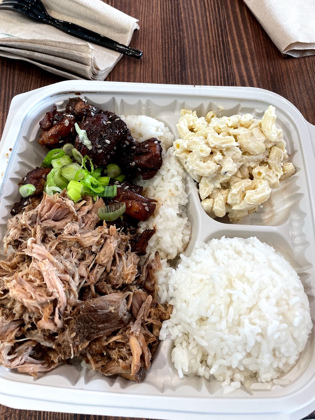 Hawaiian Bros Island Grill | restaurant | 8805 State Line Rd, Kansas City, MO 64114, USA | 8162568352 OR +1 816-256-8352