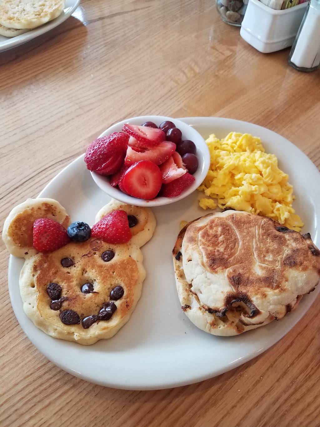 Maddies Bagel & Eatery LLC | meal takeaway | 240 N Broadway, Salem, NH 03079, USA | 6038940094 OR +1 603-894-0094