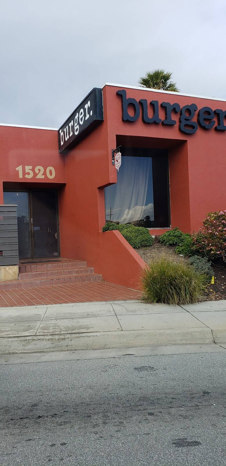 burger. Santa Cruz | restaurant | 1520 Mission St, Santa Cruz, CA 95060, USA | 8314255300 OR +1 831-425-5300