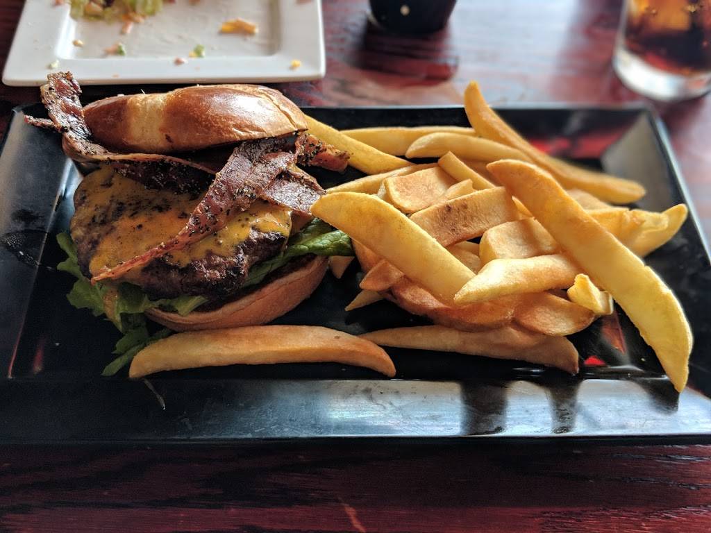 Red Robin Gourmet Burgers and Brews | restaurant | 4503 Rosewood Dr, Pleasanton, CA 94588, USA | 9252251755 OR +1 925-225-1755