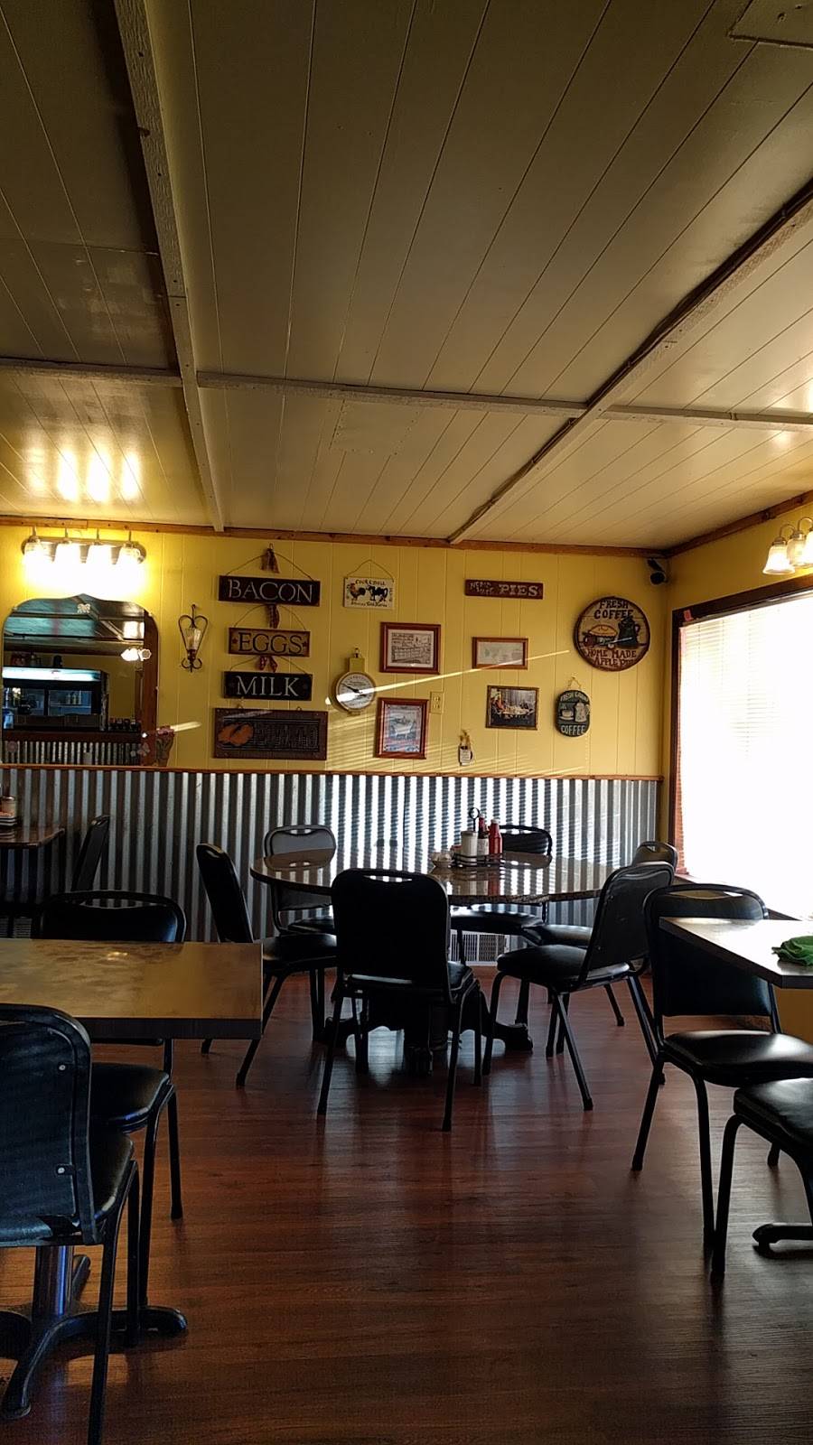 Bevs Restaurant | restaurant | 1303 S 25th St, Terre Haute, IN 47803, USA | 8122325131 OR +1 812-232-5131